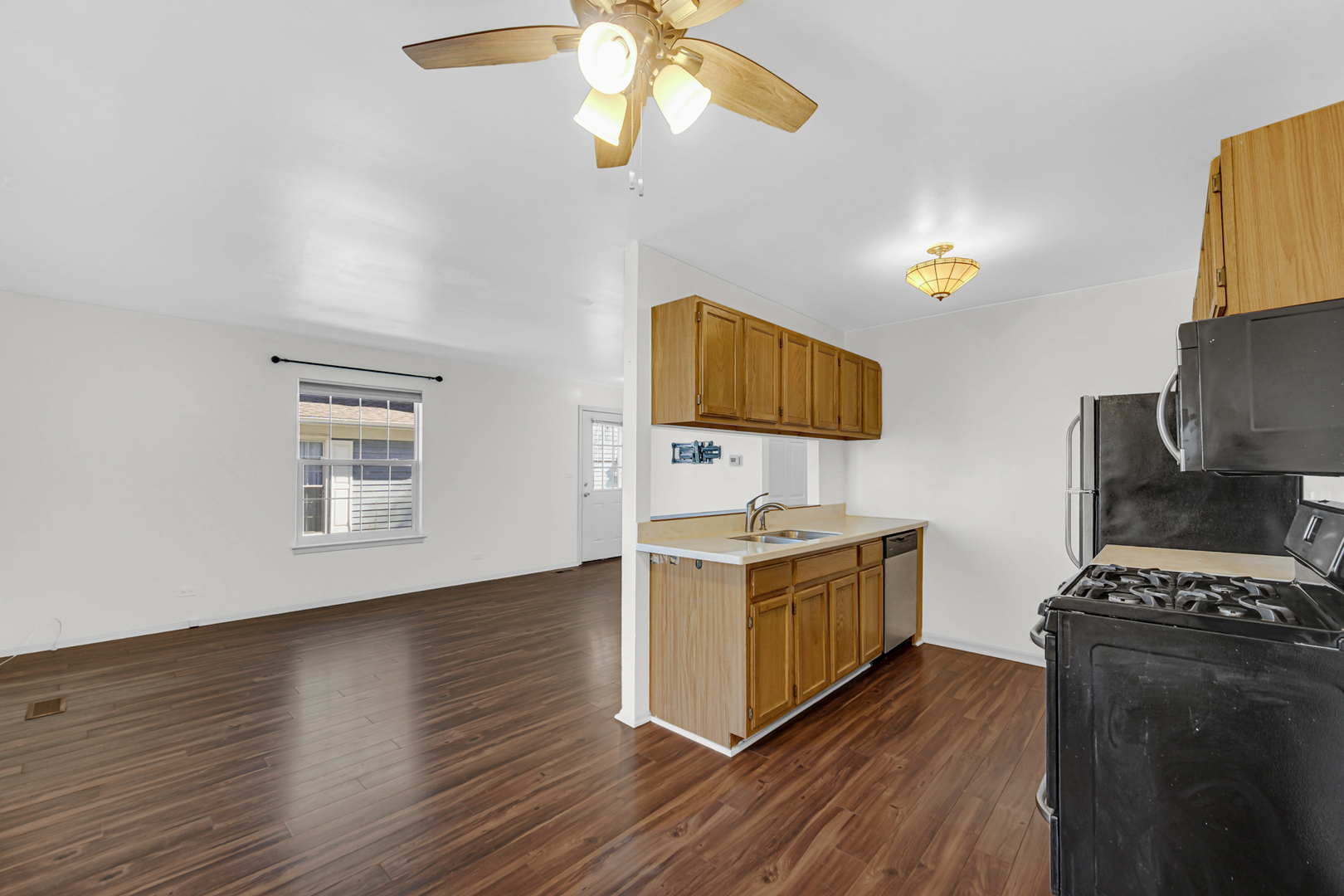 1344 Woodcutter Lane #A, Wheaton, IL 60189