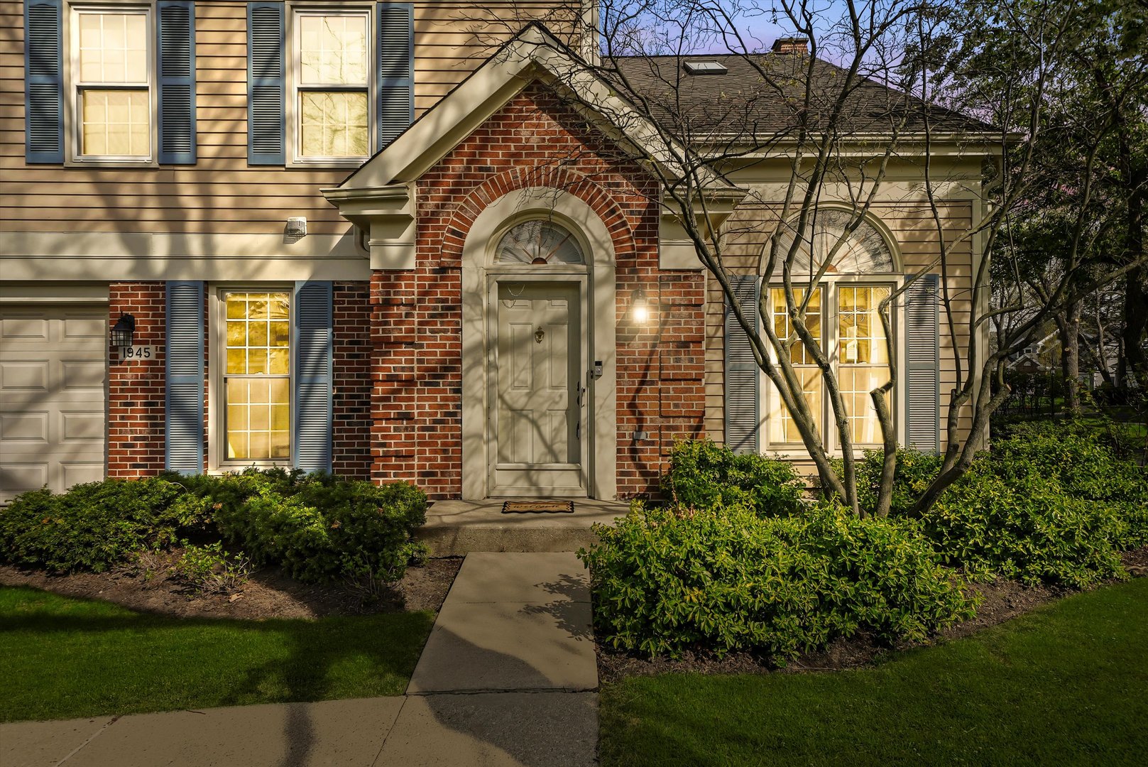 1945 N Charter Point Drive #D, Arlington Heights, IL 60004