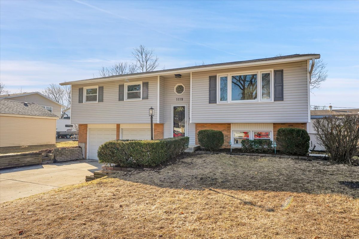 1119 E Dogwood Lane, Mount Prospect, IL 60056