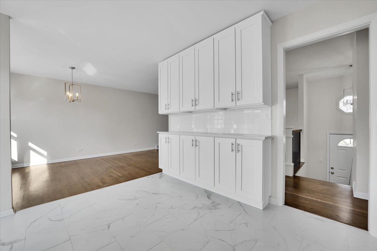 1119 E Dogwood Lane, Mount Prospect, IL 60056