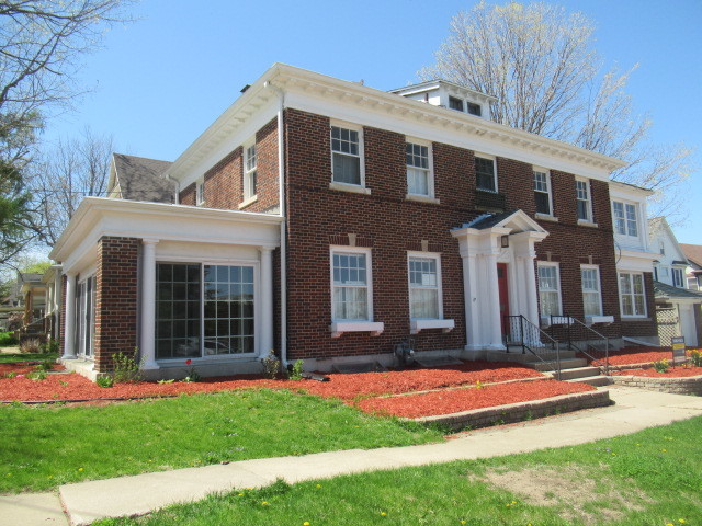 2 N Harlem Avenue, Freeport, IL 61032