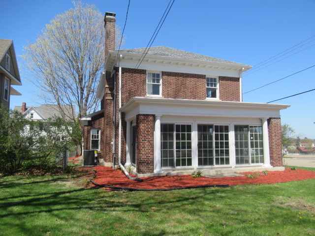 2 N Harlem Avenue, Freeport, IL 61032