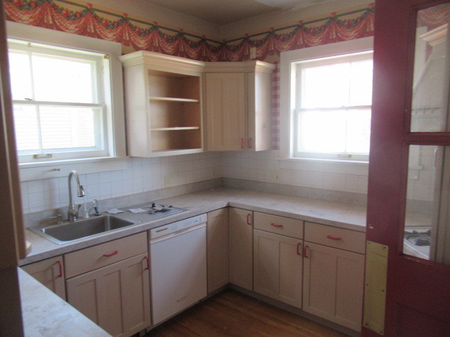 2 N Harlem Avenue, Freeport, IL 61032