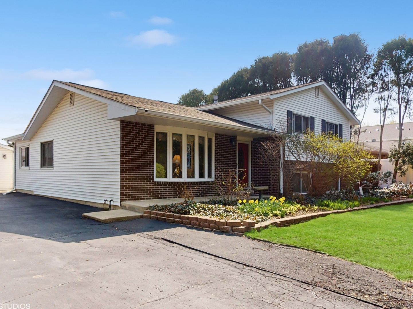 21323 W Starry Lane, Lake Zurich, IL 60047