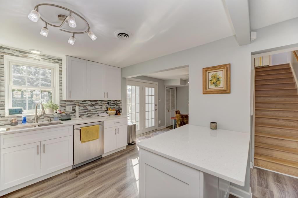 10409 S 83rd Avenue, Palos Hills, IL 60465