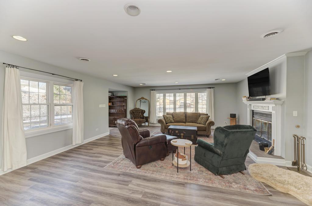 10409 S 83rd Avenue, Palos Hills, IL 60465