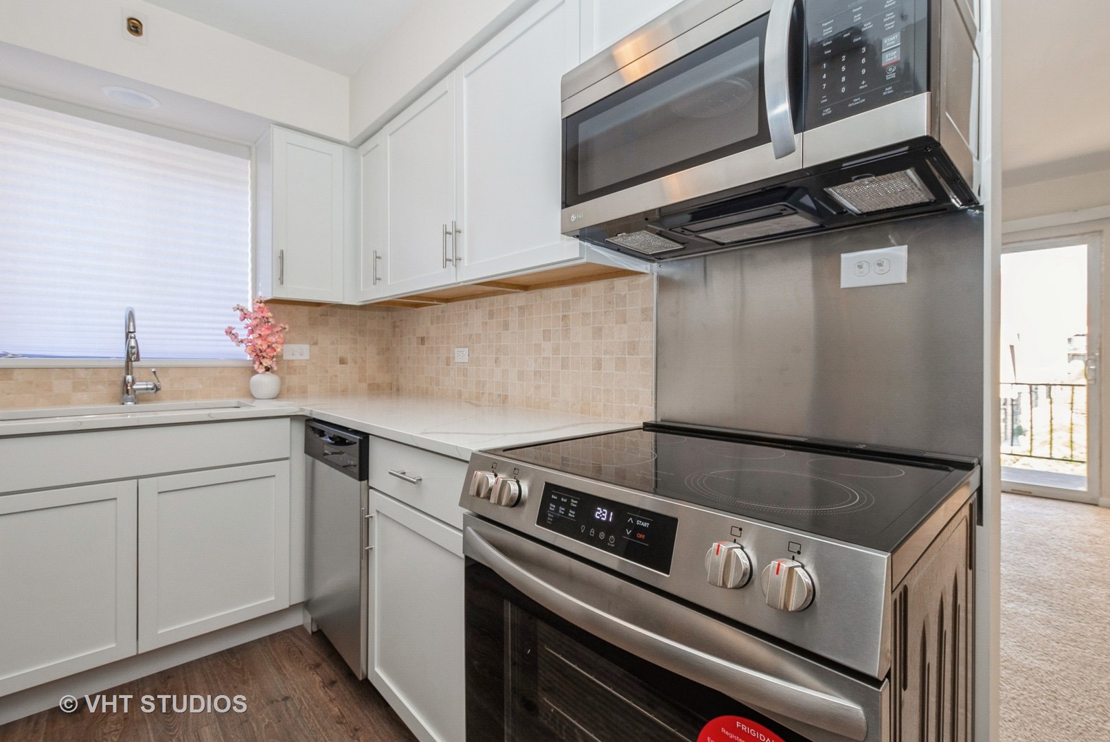 7318 Blackstone Avenue #17, Justice, IL 60458