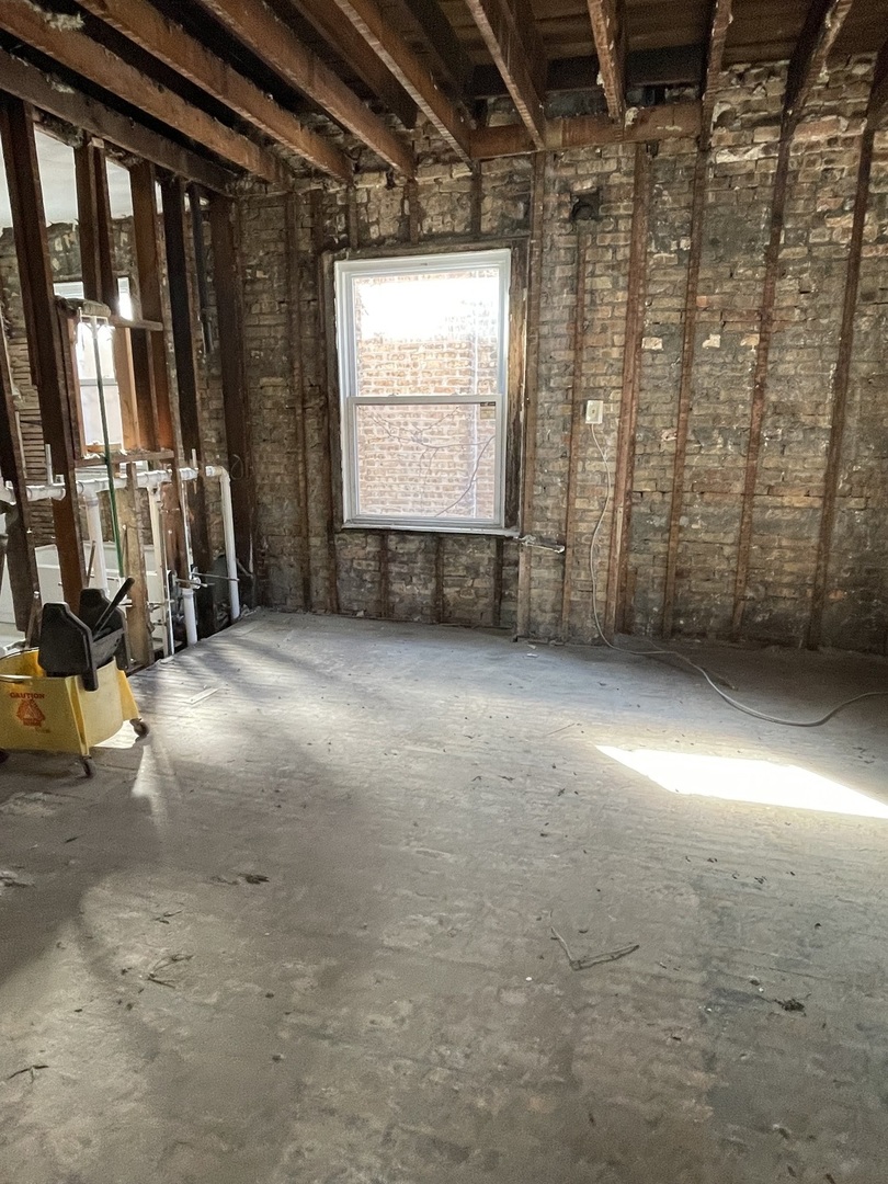 7934 S Escanaba Avenue, Chicago, IL 60617