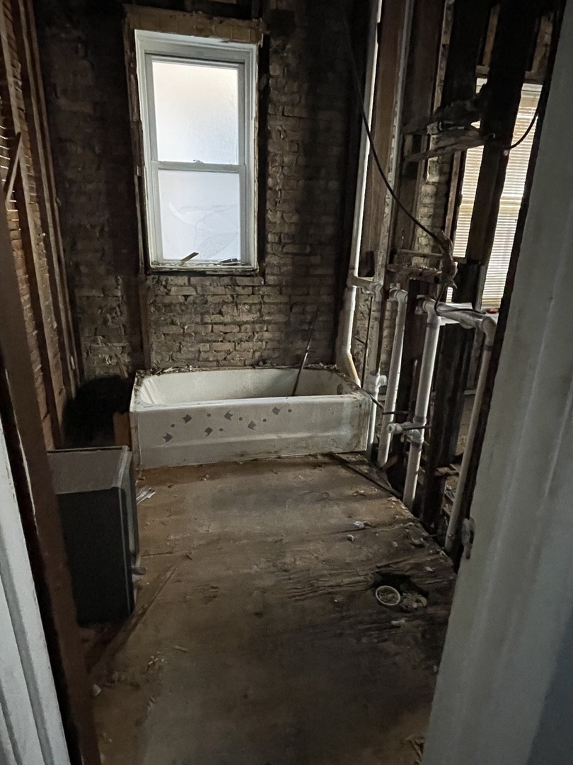 7934 S Escanaba Avenue, Chicago, IL 60617