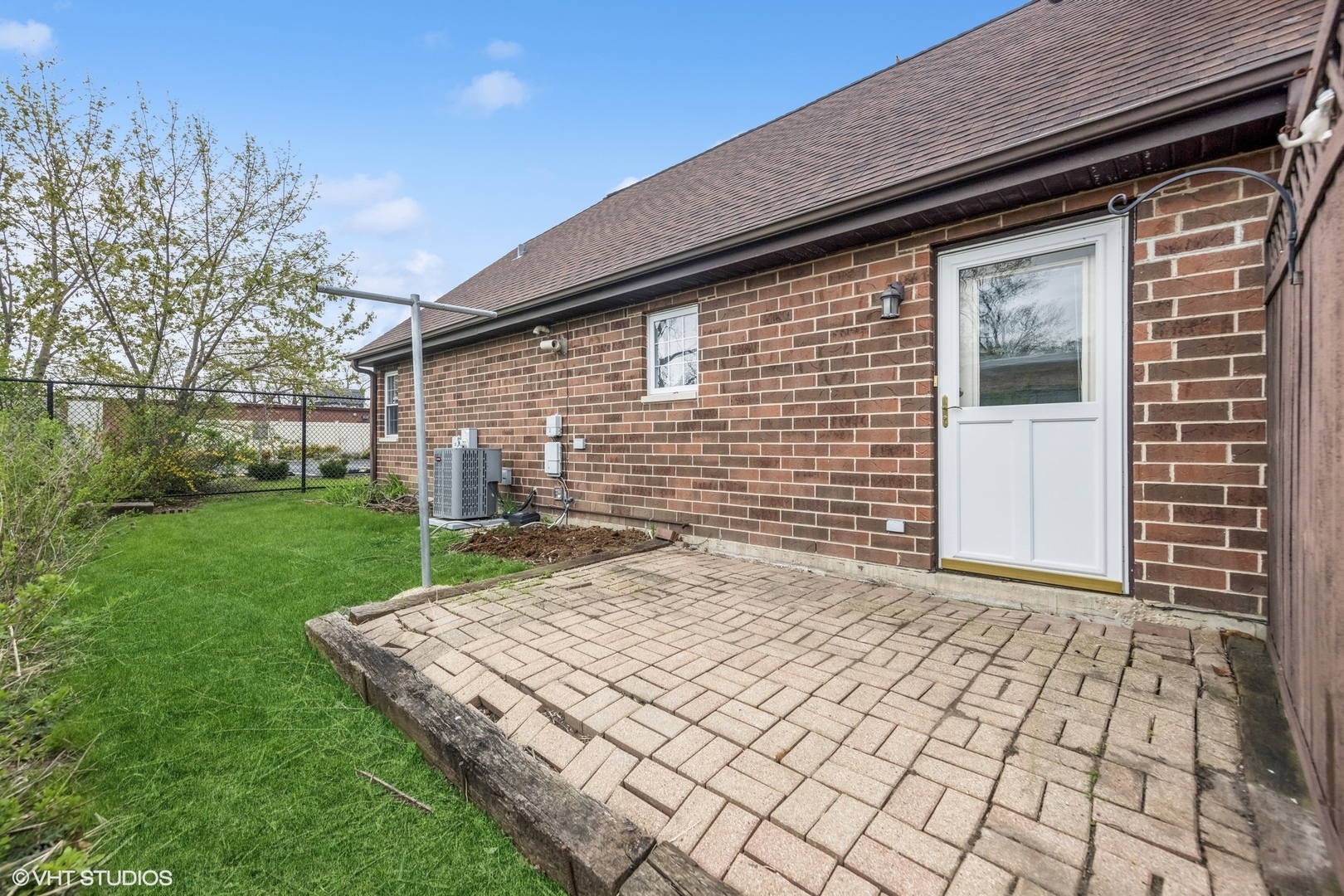 427 W Saint Charles Road, Elmhurst, IL 60126