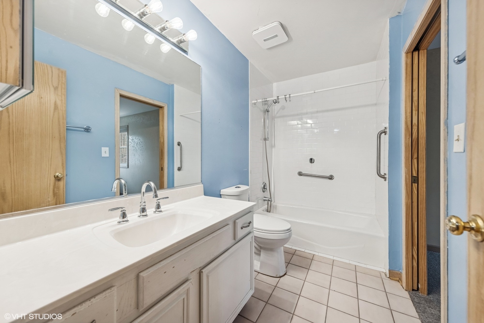 427 W Saint Charles Road, Elmhurst, IL 60126