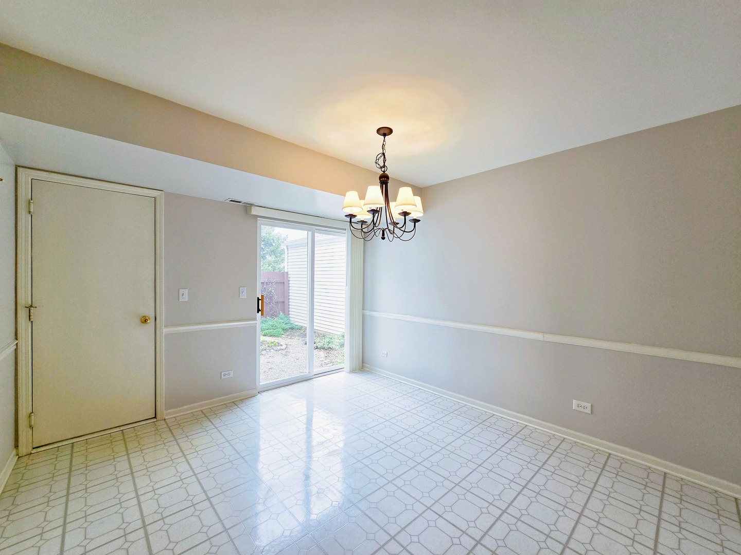 271 W Washington Street, Oswego, IL 60543