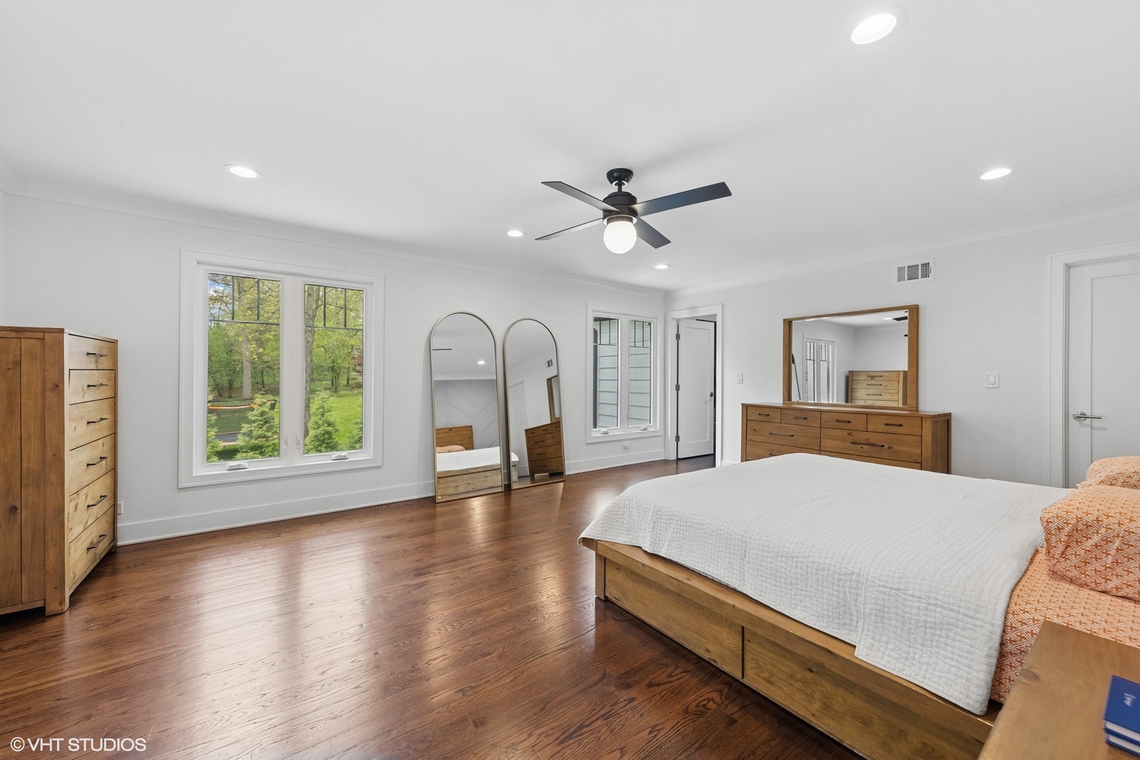 16 W Birchwood Avenue, Hinsdale, IL 60521
