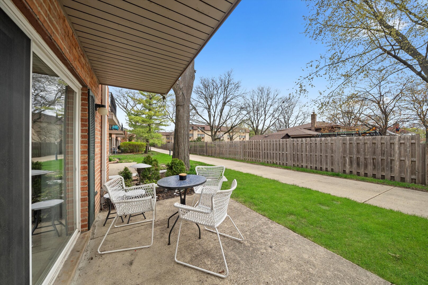 711 E Falcon Drive #E102, Arlington Heights, IL 60005