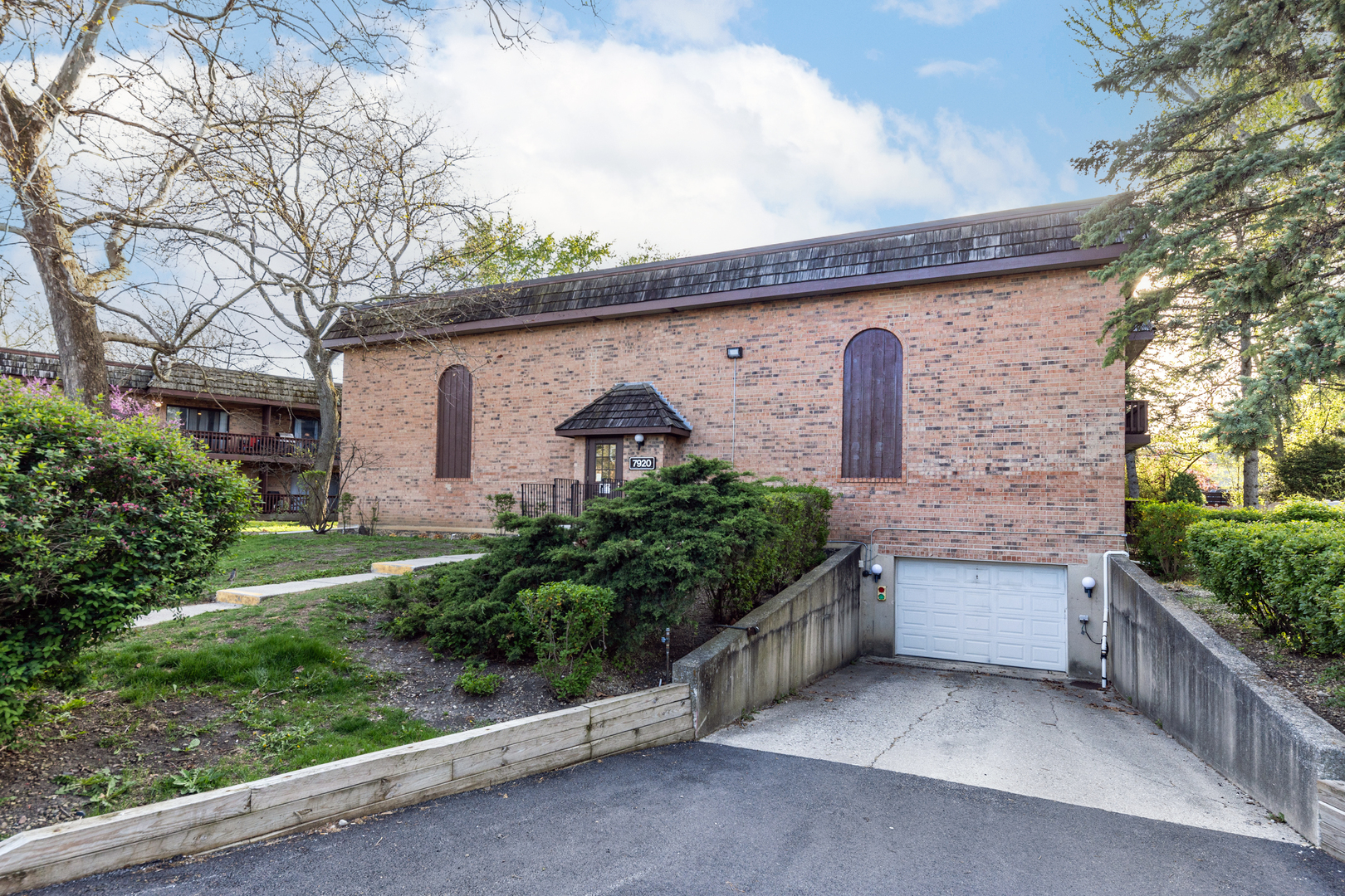 7920 Woodglen Lane #110, Downers Grove, IL 60516