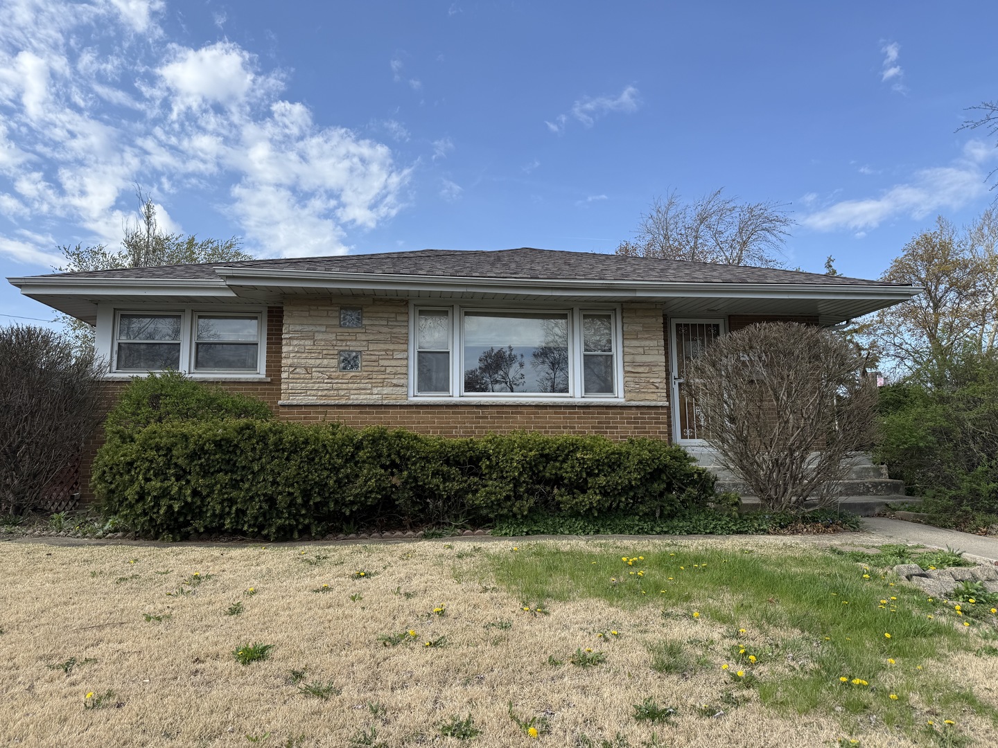2 N Wisconsin Avenue, Addison, IL 60101