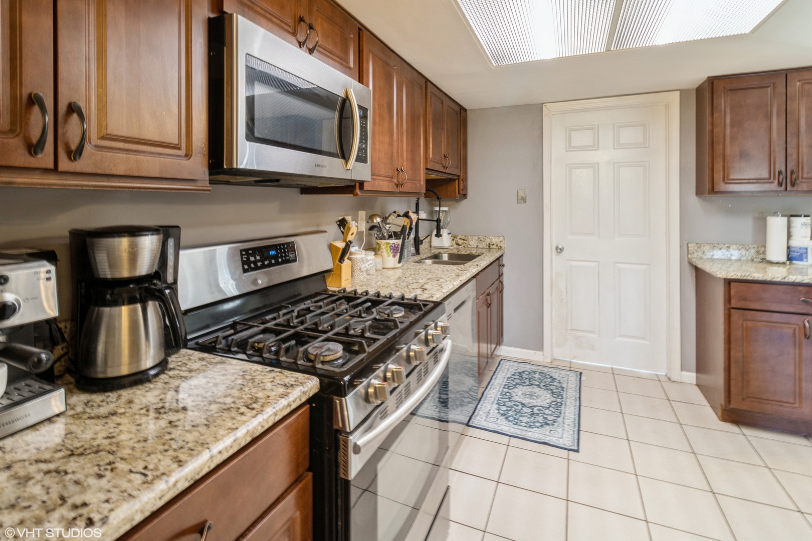 808 Bishop Court, Schaumburg, IL 60194