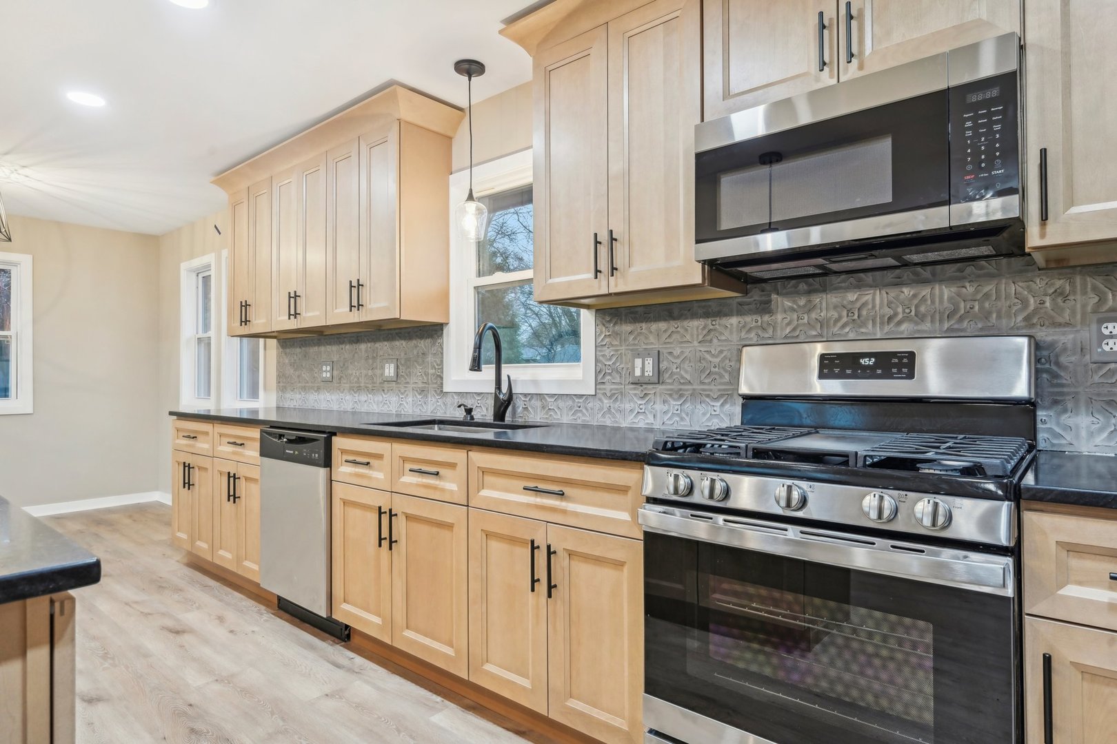 530 Thompson Avenue, Winthrop Harbor, IL 60096
