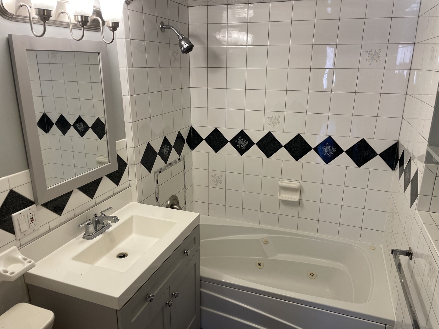 1000 N Oakley Boulevard, Chicago, IL 60622