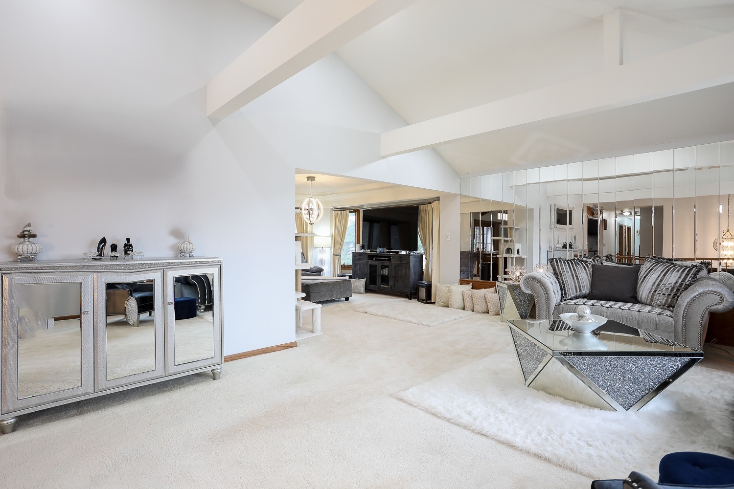 8360 W 100th Place, Palos Hills, IL 60465