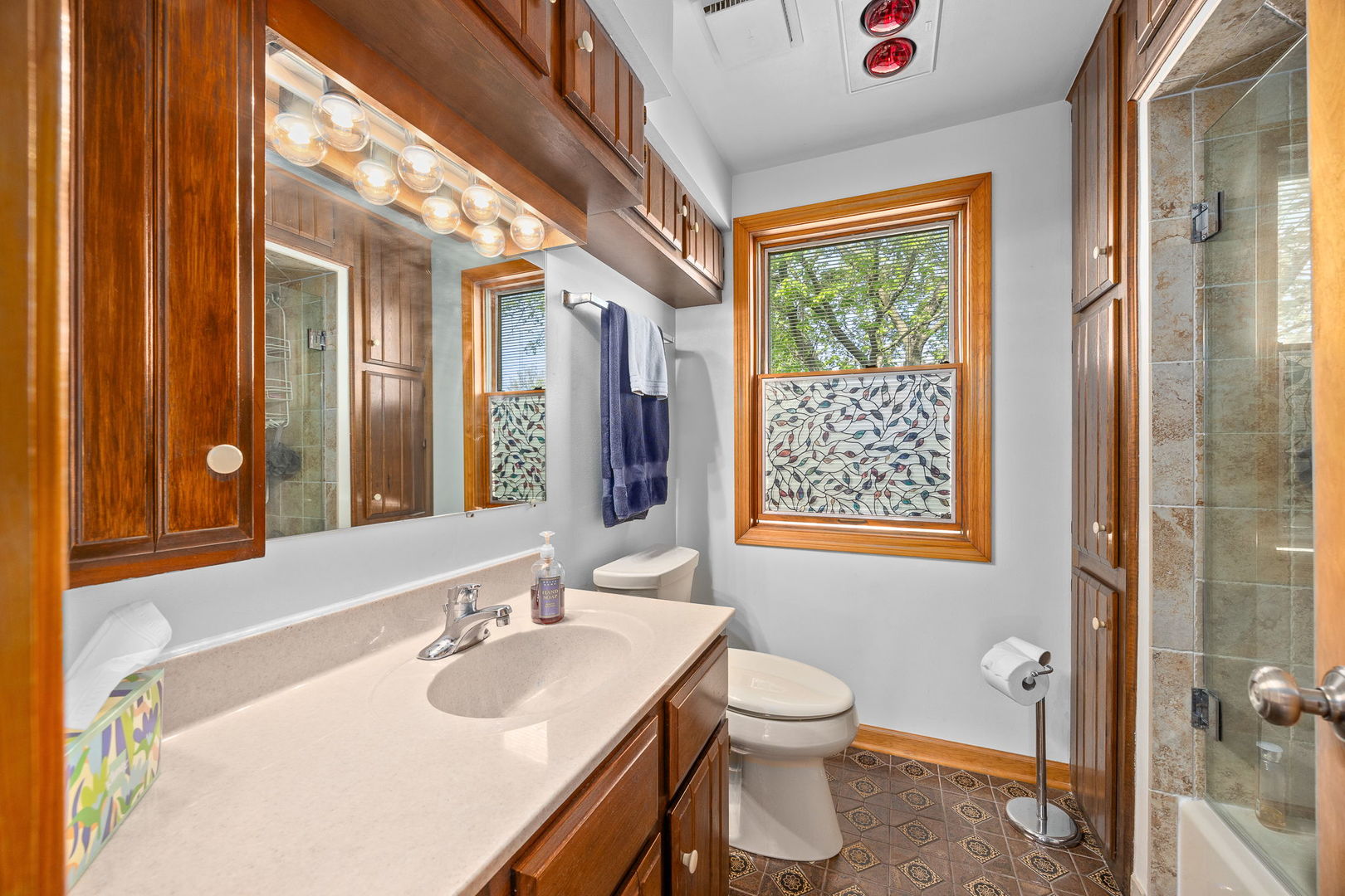 2500 S 7th Avenue, North Riverside, IL 60546