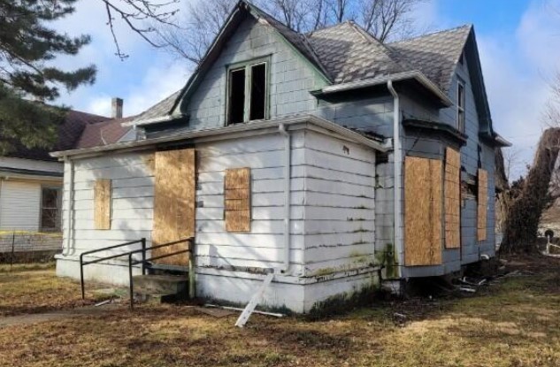 1207 S Main Street, Paris, IL 61944