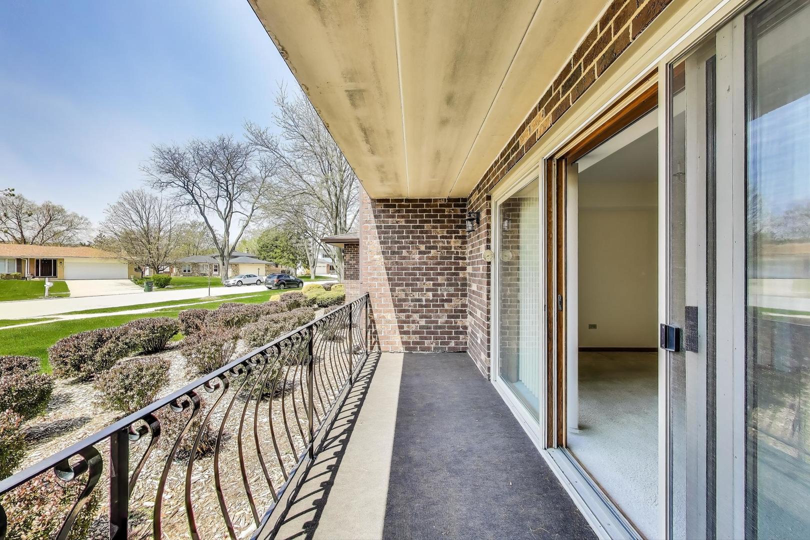 7545 Sheridan Drive #1C, Willowbrook, IL 60527