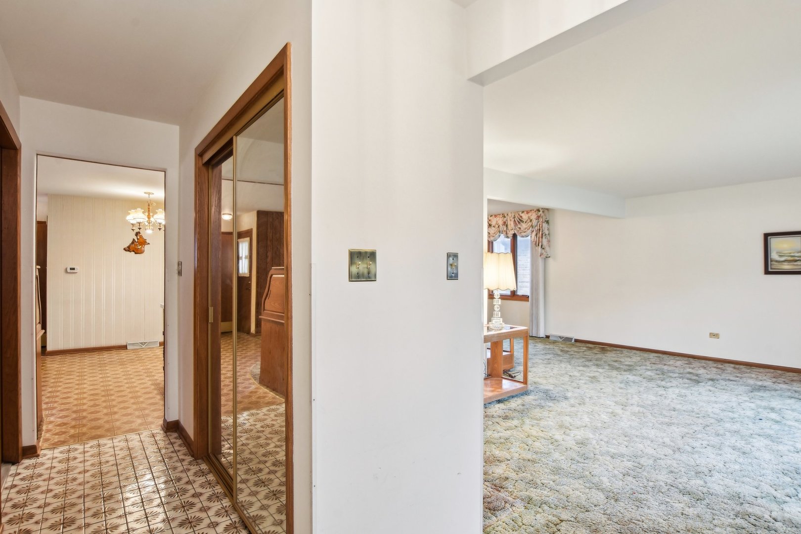 4116 W 93rd Place, Oak Lawn, IL 60453