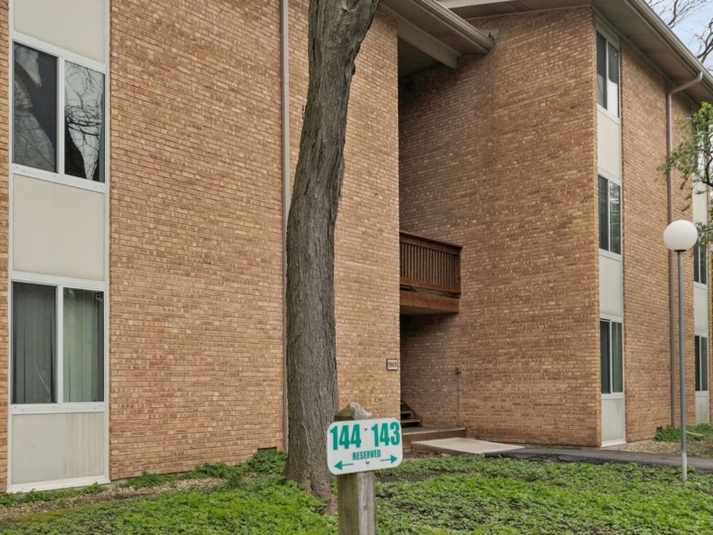 5809 Oakwood Drive #C, Lisle, IL 60532