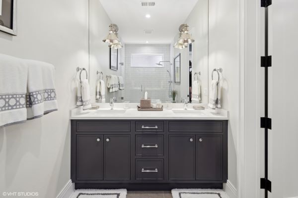 454 W Barry Avenue #1, Chicago, IL 60657