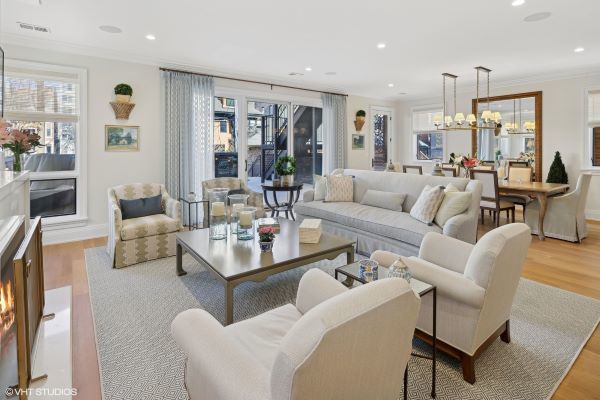 454 W Barry Avenue #1, Chicago, IL 60657