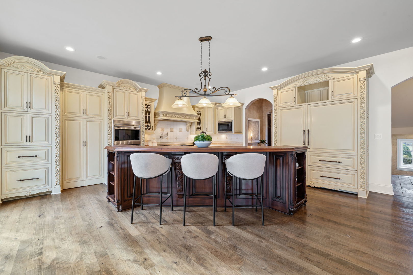 26w051 W Mohican Drive, Wheaton, IL 60189