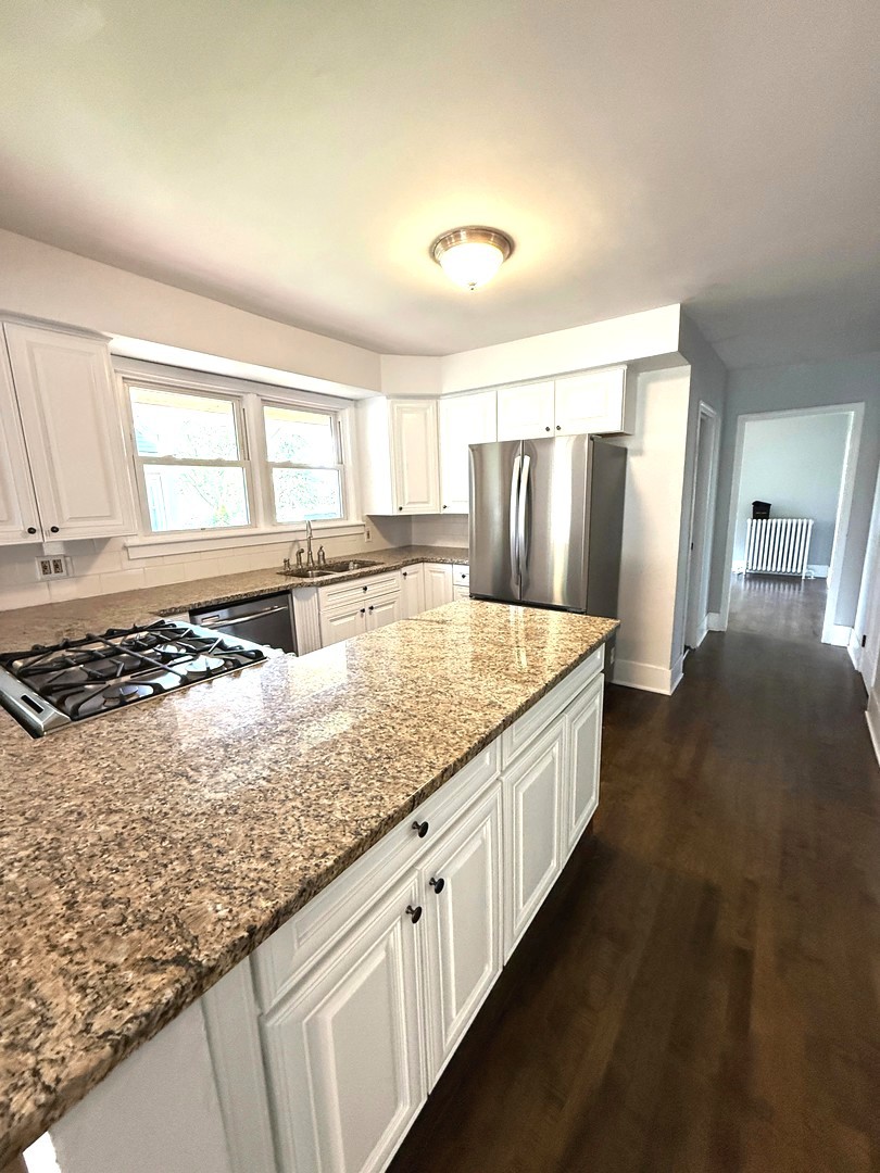 261 N Evergreen Avenue, Elmhurst, IL 60126