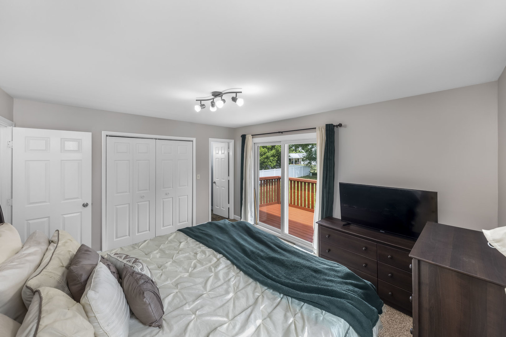 24221 S Edwin Drive, Channahon, IL 60410