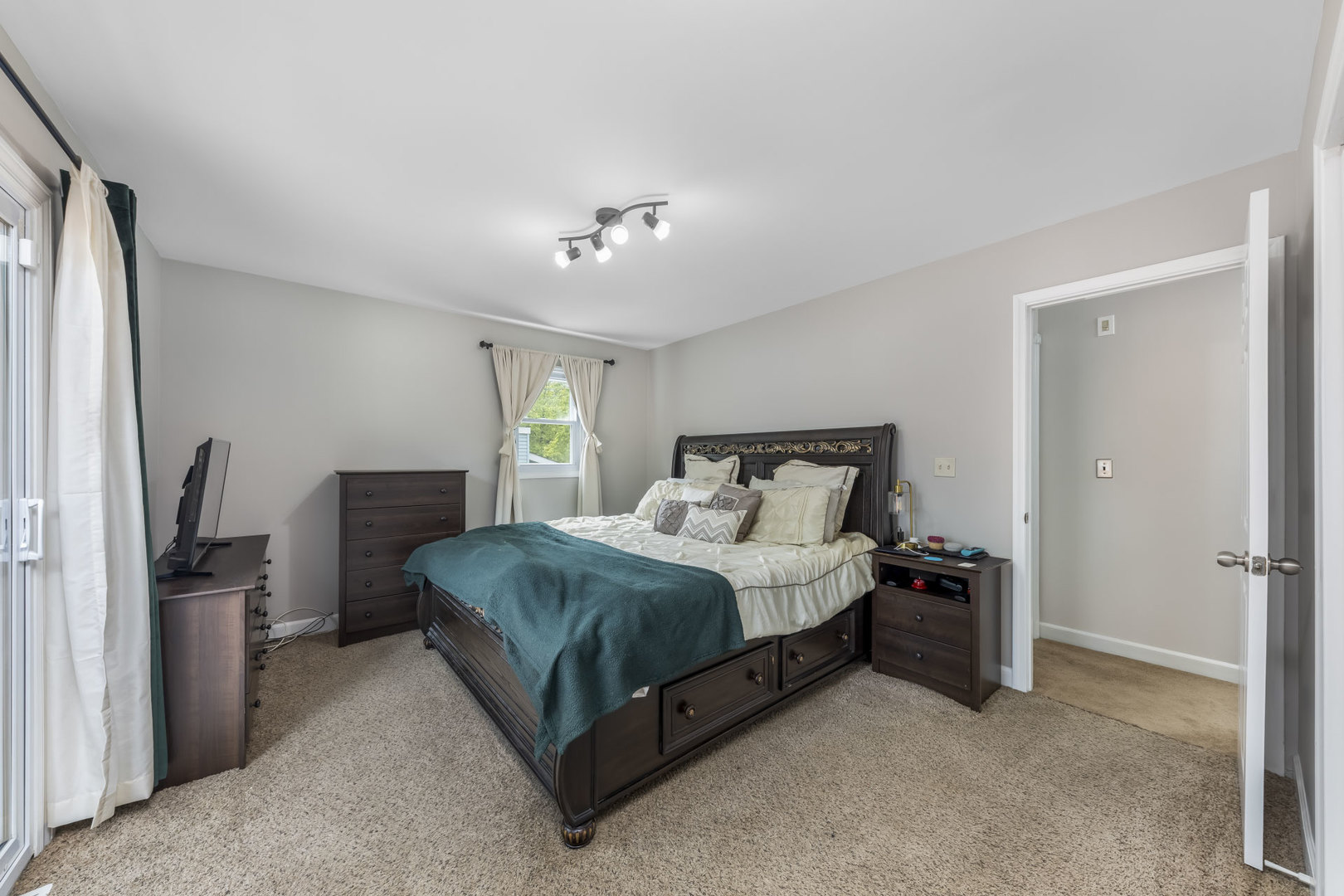 24221 S Edwin Drive, Channahon, IL 60410
