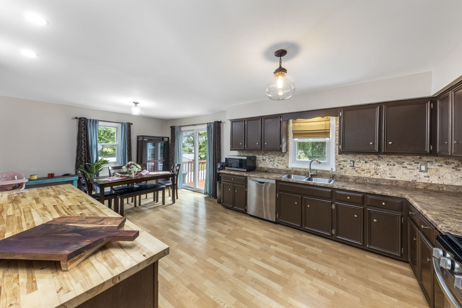 24221 S Edwin Drive, Channahon, IL 60410