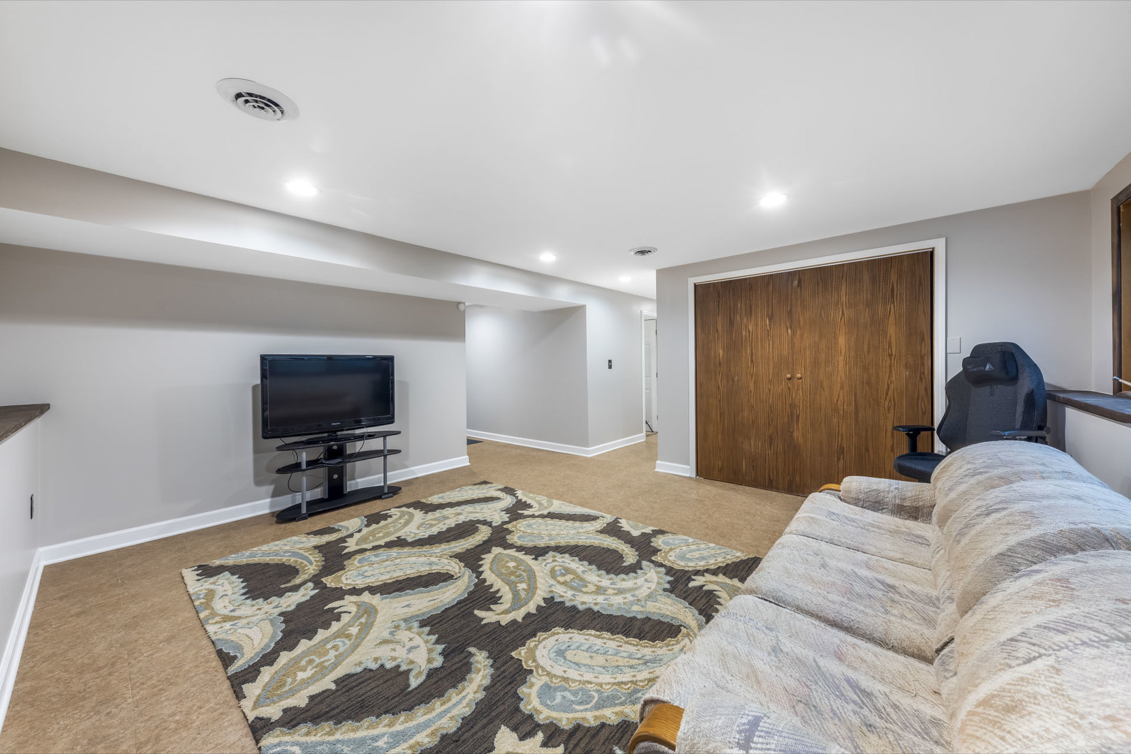 24221 S Edwin Drive, Channahon, IL 60410