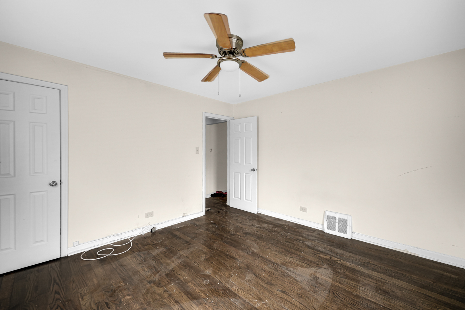 7630 S Jeffery Boulevard, Chicago, IL 60649