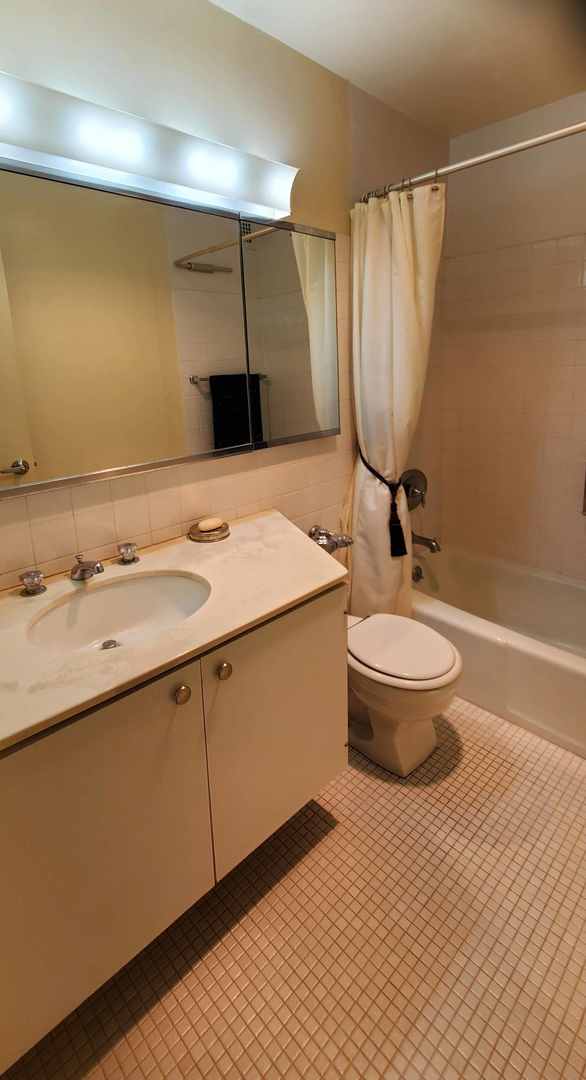 2800 N Lake Shore Drive #613, Chicago, IL 60657