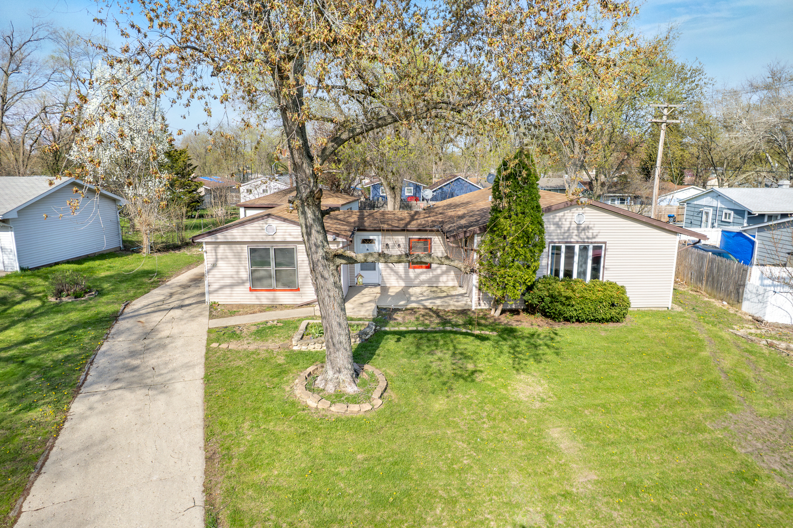 703 Houston Drive, Carpentersville, IL 60110