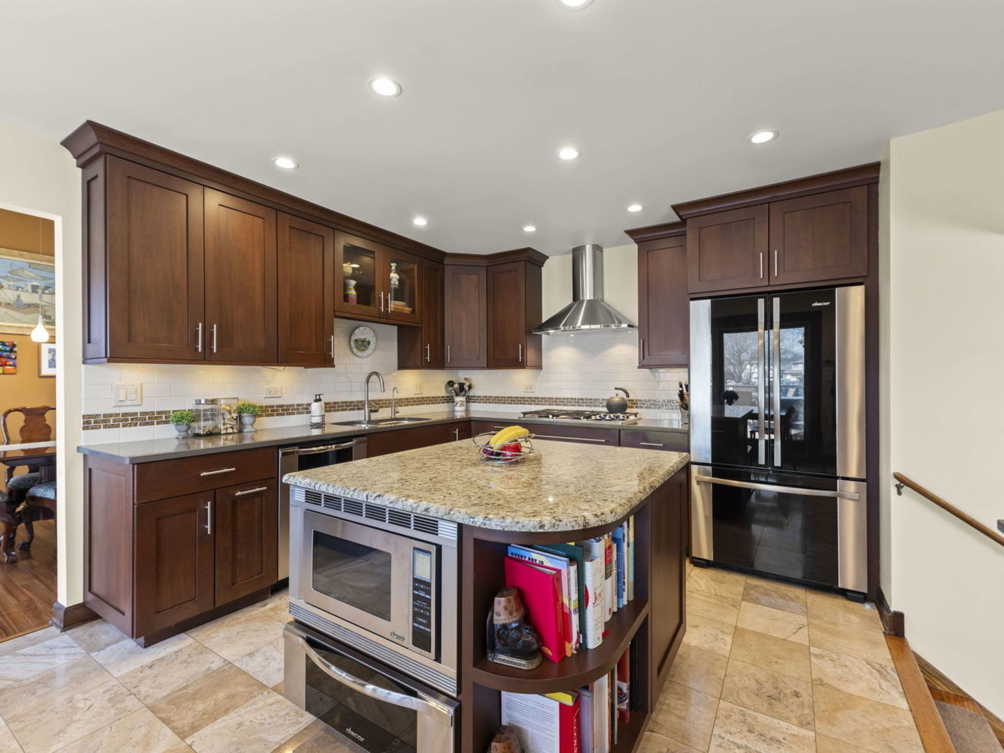 1221 N Hickory Trail, Addison, IL 60101