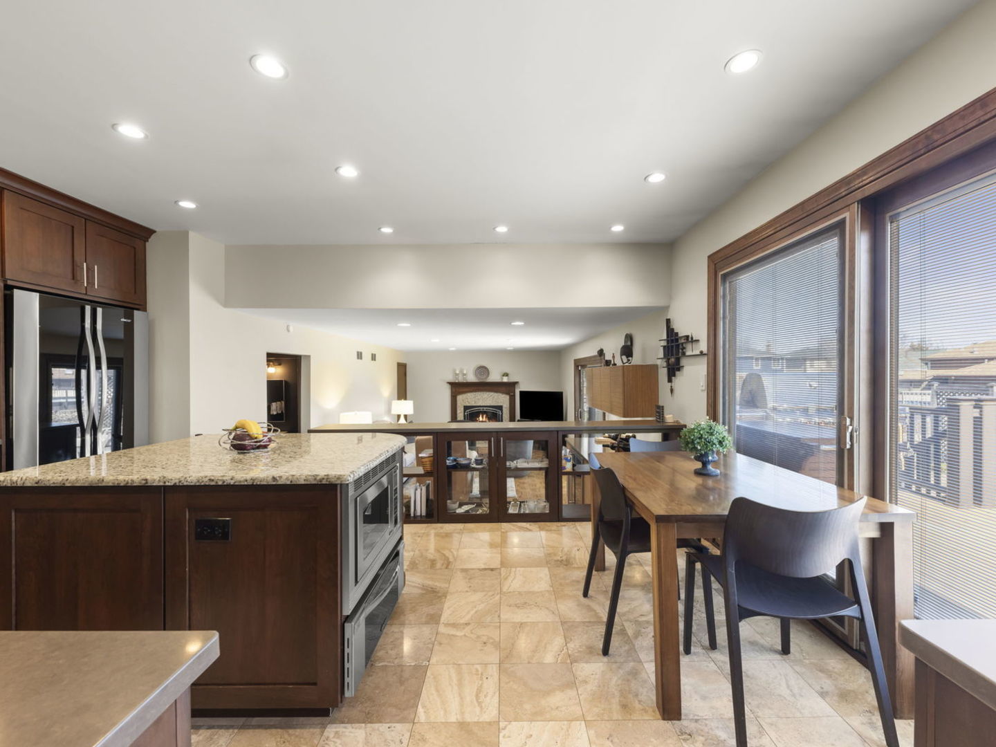1221 N Hickory Trail, Addison, IL 60101