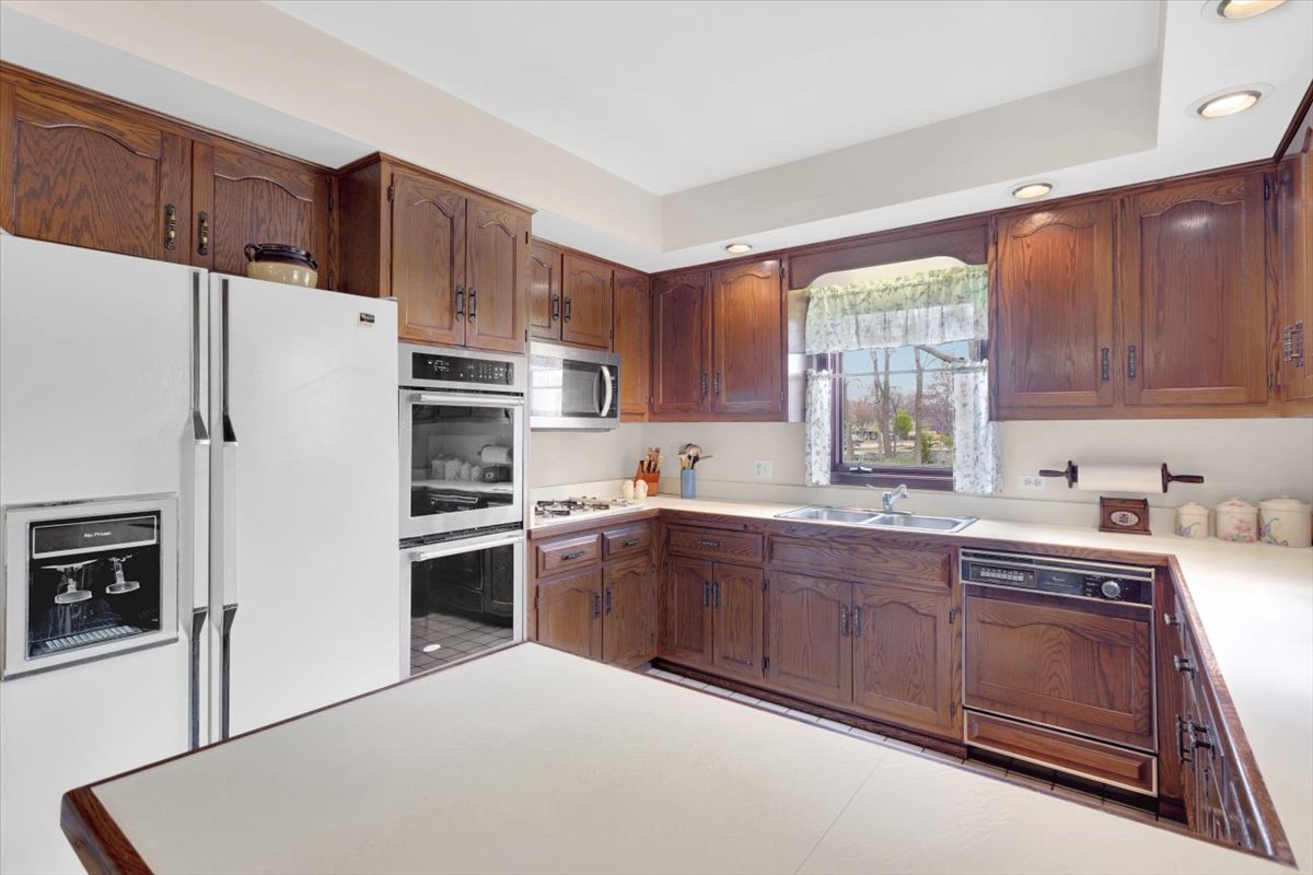 224 Olesen Drive, Naperville, IL 60540
