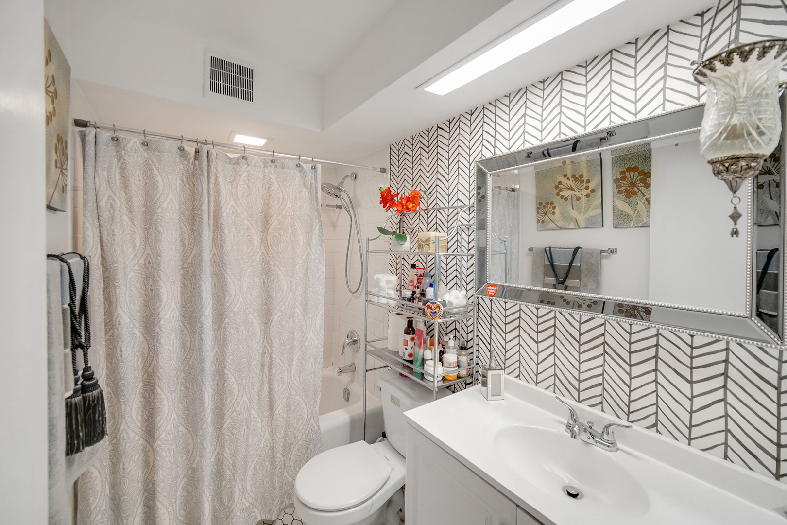5328 W Windsor Avenue #1H, Chicago, IL 60630