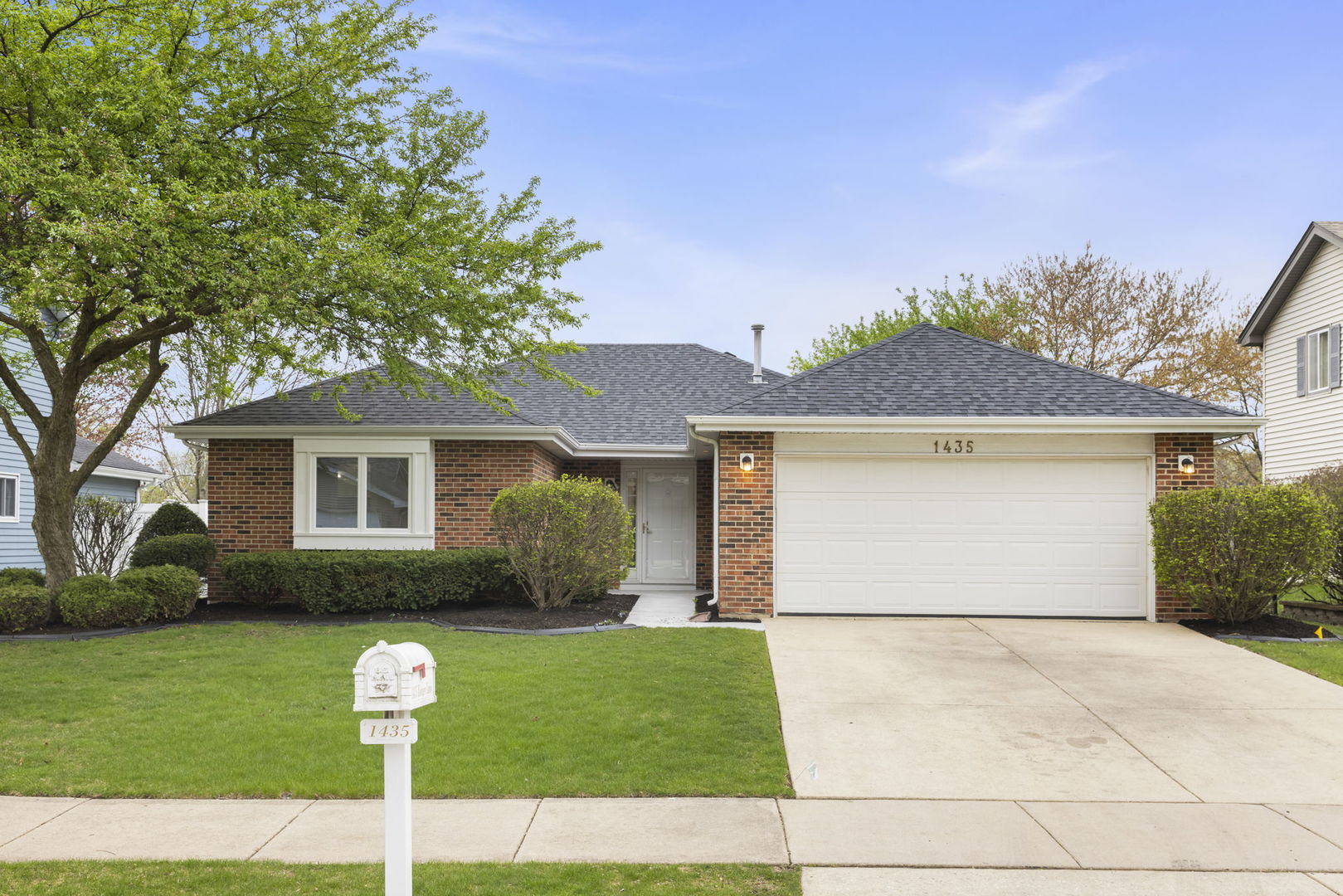 1435 Bangor Lane, Aurora, IL 60504