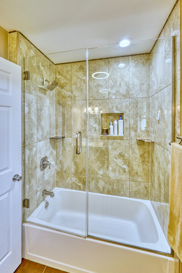 2073 Fox Lane, Des Plaines, IL 60018