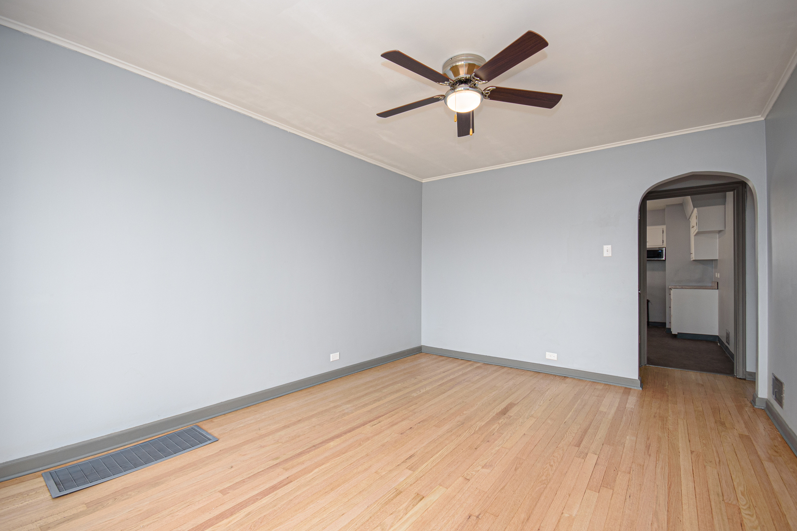 5533 S Menard Avenue, Chicago, IL 60638
