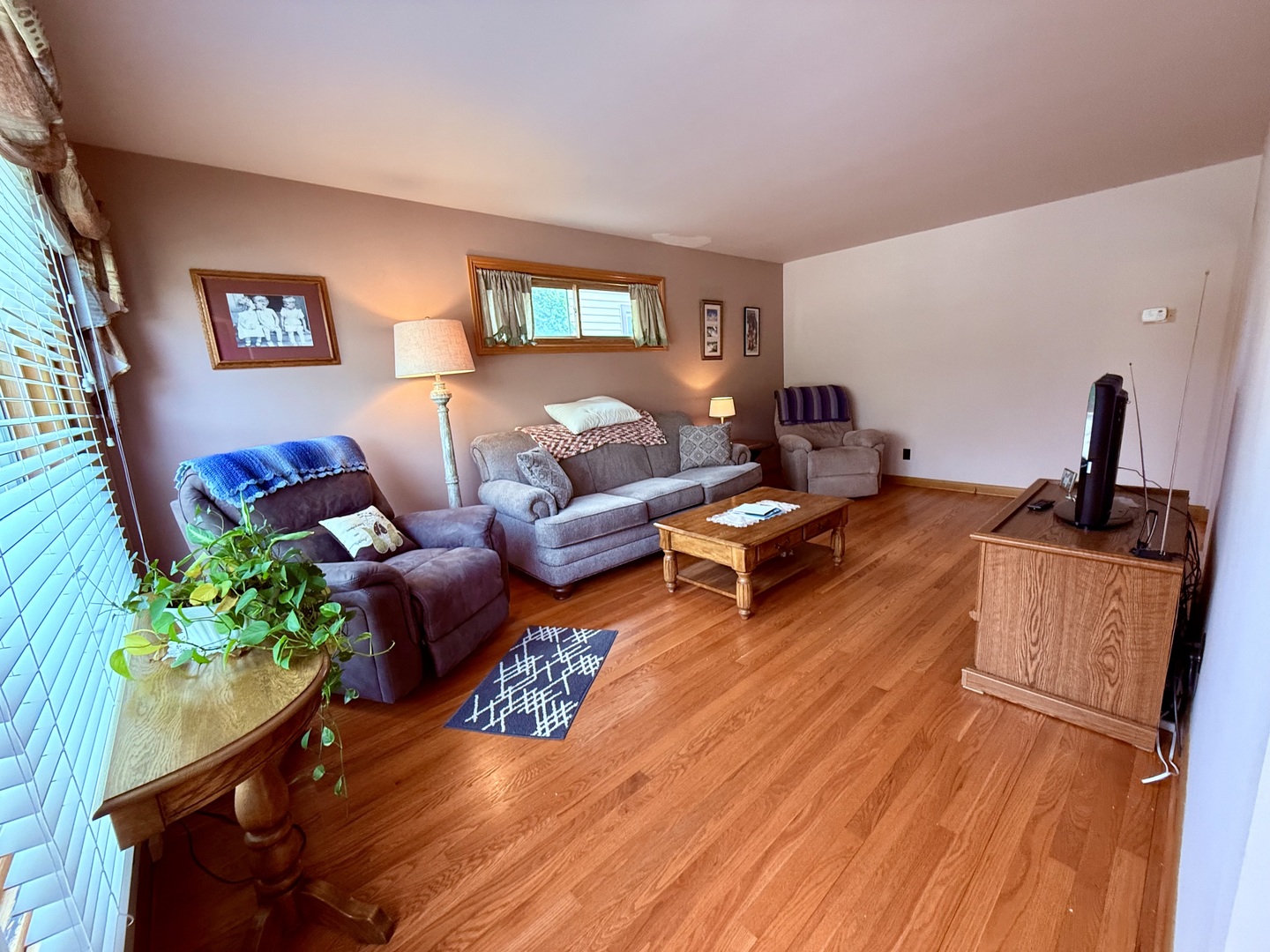 10610 S Sacramento Avenue, Chicago, IL 60655
