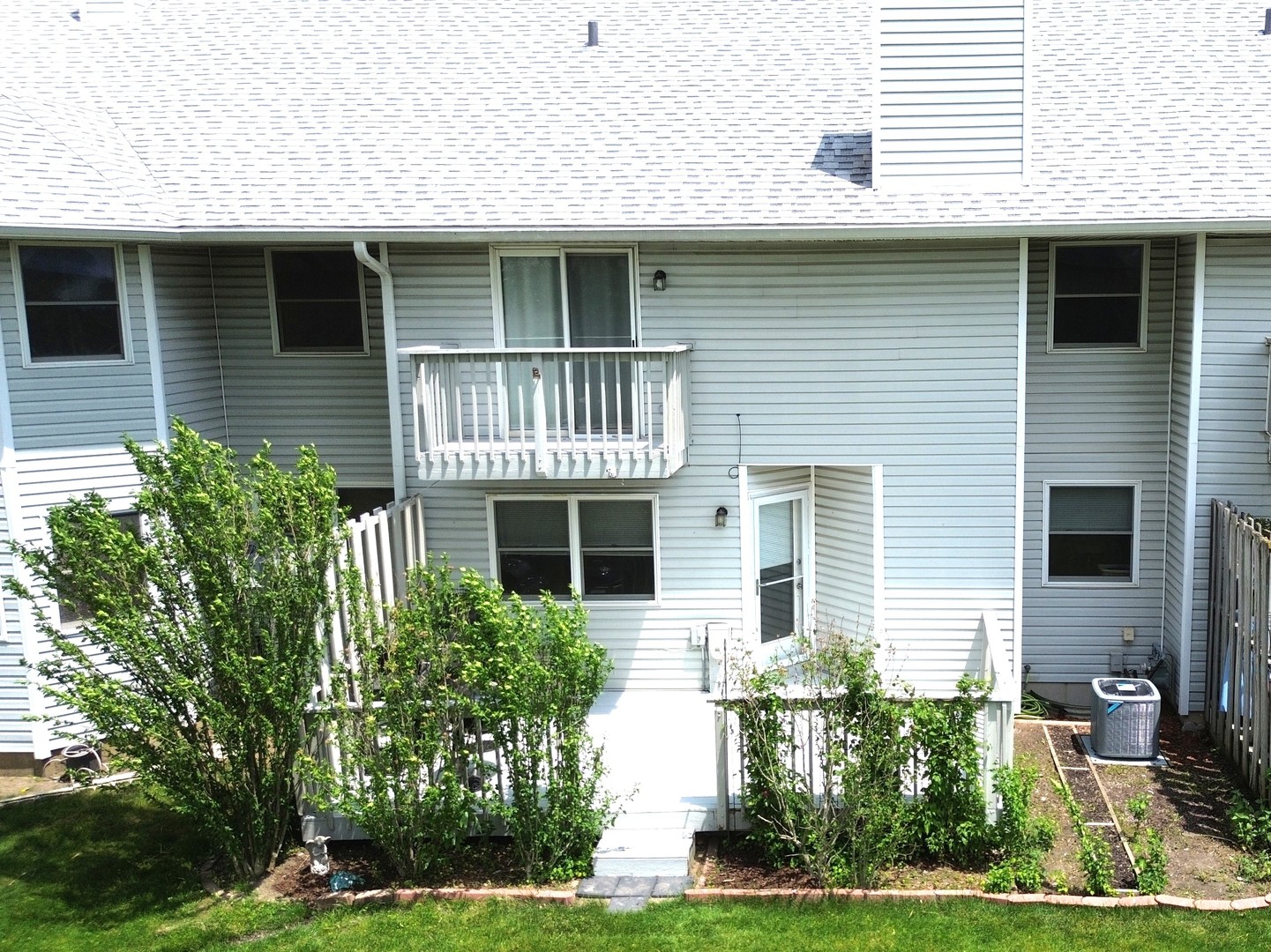 2205 Daffodil Drive, Crest Hill, IL 60403