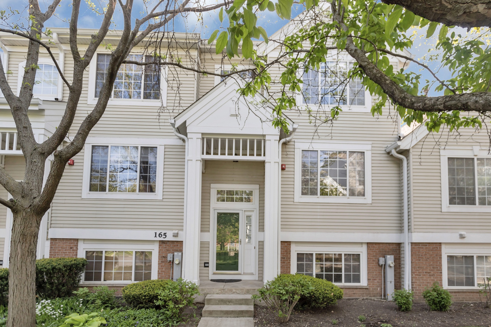 165 Lucerne Court #165, Wheeling, IL 60090